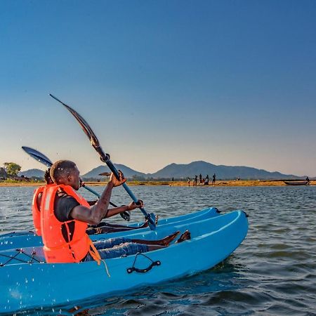 Blue Waters By Serendib Senga Buitenkant foto